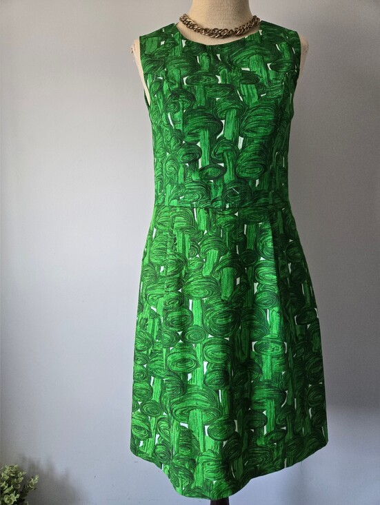 Prairie New York Dresses & Skirts - Prairie New York Green Abstract Mushroom Print Sleeveless Midi Dress. Size M